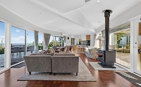 Aegina - Scenic Lakeside Family Retreat